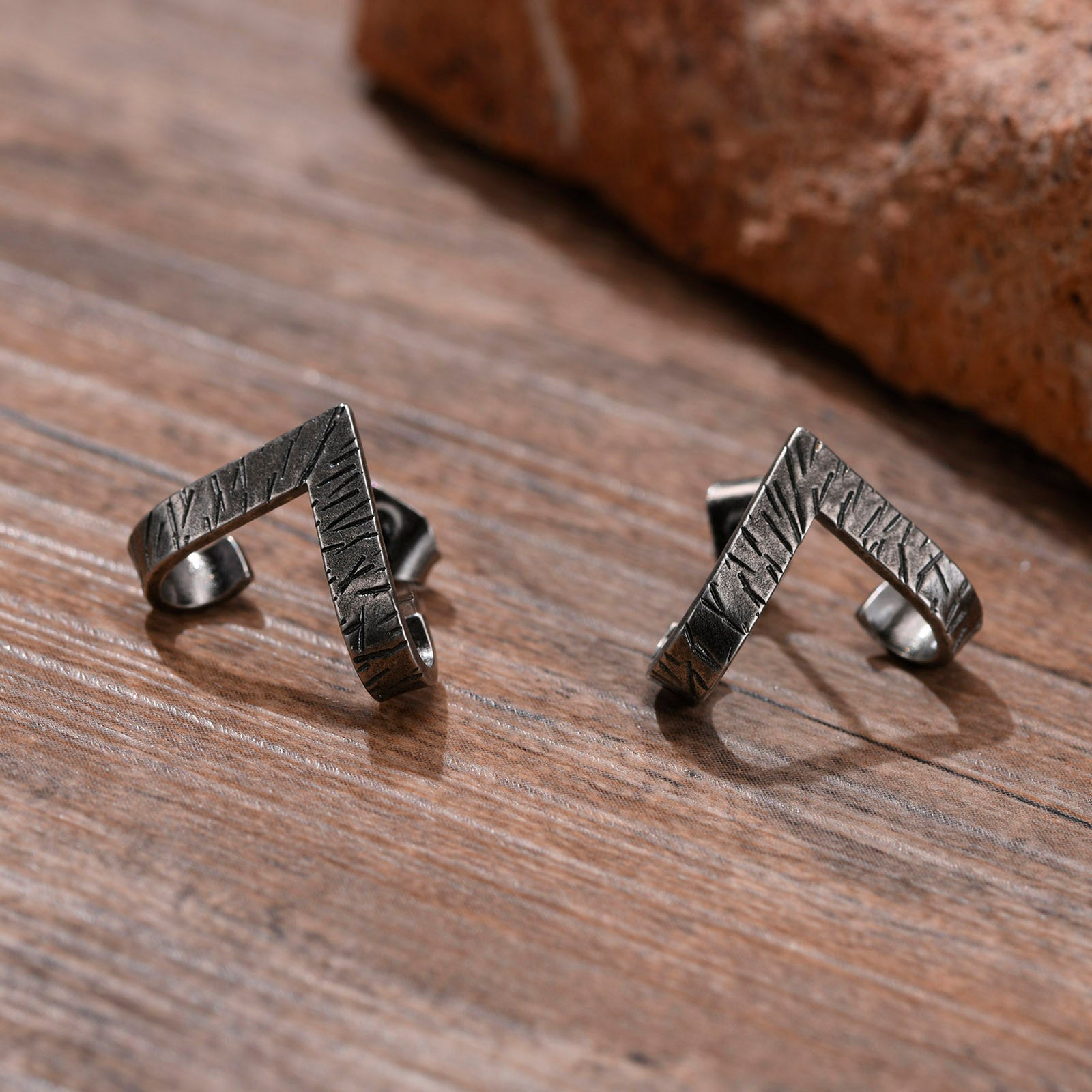 Vnox Retro Stud Earrings for Men